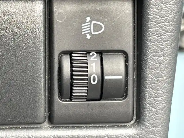 スズキ ワゴンＲ FX 岡山県 2015(平27)年 2.6万km フィズブルーパールメタリック 登録時走行距離：25115km/禁煙車/純正オーディオ/　(CD/AM/FM/AUX)/シートヒーター/ヘッドライトレベライザー/リモコンキー/アイドリングストップ/純正ホイールキャップ/ドアバイザー/電動格納ミラー/純正フロアマット/横滑防止装置/盗難防止装置