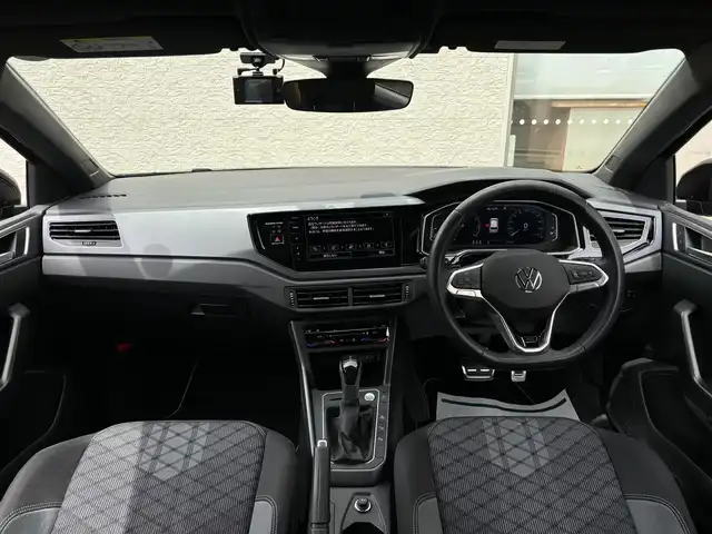 フォルクスワーゲン ＶＷ ポロ TSI Rライン 大阪府 2022(令4)年 1.1万km 黒 ワンオーナー/純正HDDナビ/（BT/AppleCarPlay/AndroidAuto）/バックカメラ/レーダークルーズコントロール/レーンキープアシスト/ブラインドスポットモニター/アイドリングストップ/衝突被害軽減装置/前後コーナーセンサー/純正17インチAW/前後ドライブレコーダー/プッシュスタート/ETC/保証書/取扱説明書/スマートキー×２