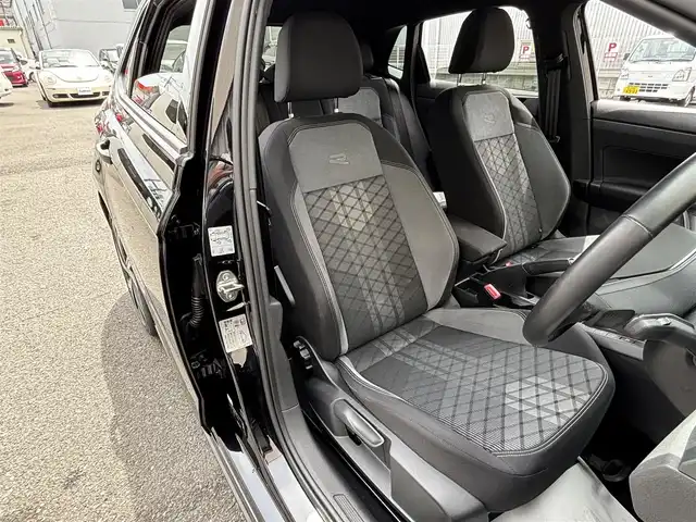 フォルクスワーゲン ＶＷ ポロ TSI Rライン 大阪府 2022(令4)年 1.1万km 黒 ワンオーナー/純正HDDナビ/（BT/AppleCarPlay/AndroidAuto）/バックカメラ/レーダークルーズコントロール/レーンキープアシスト/ブラインドスポットモニター/アイドリングストップ/衝突被害軽減装置/前後コーナーセンサー/純正17インチAW/前後ドライブレコーダー/プッシュスタート/ETC/保証書/取扱説明書/スマートキー×２