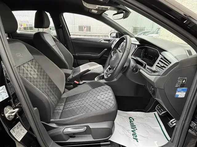 フォルクスワーゲン ＶＷ ポロ TSI Rライン 大阪府 2022(令4)年 1.1万km 黒 ワンオーナー/純正HDDナビ/（BT/AppleCarPlay/AndroidAuto）/バックカメラ/レーダークルーズコントロール/レーンキープアシスト/ブラインドスポットモニター/アイドリングストップ/衝突被害軽減装置/前後コーナーセンサー/純正17インチAW/前後ドライブレコーダー/プッシュスタート/ETC/保証書/取扱説明書/スマートキー×２