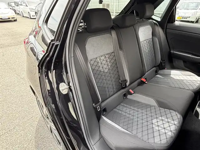 フォルクスワーゲン ＶＷ ポロ TSI Rライン 大阪府 2022(令4)年 1.1万km 黒 ワンオーナー/純正HDDナビ/（BT/AppleCarPlay/AndroidAuto）/バックカメラ/レーダークルーズコントロール/レーンキープアシスト/ブラインドスポットモニター/アイドリングストップ/衝突被害軽減装置/前後コーナーセンサー/純正17インチAW/前後ドライブレコーダー/プッシュスタート/ETC/保証書/取扱説明書/スマートキー×２