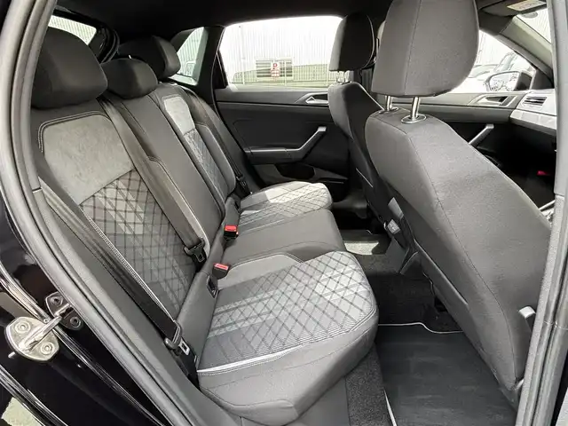 フォルクスワーゲン ＶＷ ポロ TSI Rライン 大阪府 2022(令4)年 1.1万km 黒 ワンオーナー/純正HDDナビ/（BT/AppleCarPlay/AndroidAuto）/バックカメラ/レーダークルーズコントロール/レーンキープアシスト/ブラインドスポットモニター/アイドリングストップ/衝突被害軽減装置/前後コーナーセンサー/純正17インチAW/前後ドライブレコーダー/プッシュスタート/ETC/保証書/取扱説明書/スマートキー×２