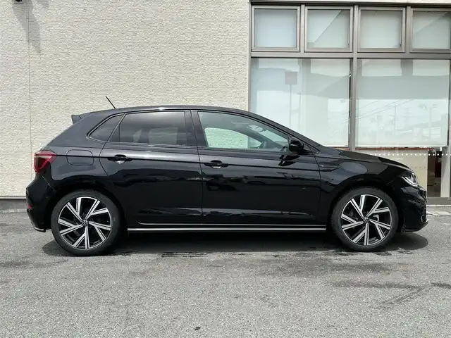 フォルクスワーゲン ＶＷ ポロ TSI Rライン 大阪府 2022(令4)年 1.1万km 黒 ワンオーナー/純正HDDナビ/（BT/AppleCarPlay/AndroidAuto）/バックカメラ/レーダークルーズコントロール/レーンキープアシスト/ブラインドスポットモニター/アイドリングストップ/衝突被害軽減装置/前後コーナーセンサー/純正17インチAW/前後ドライブレコーダー/プッシュスタート/ETC/保証書/取扱説明書/スマートキー×２