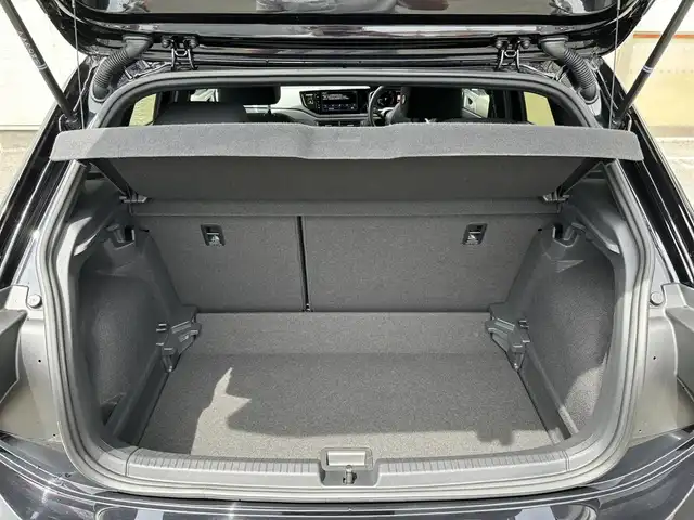 フォルクスワーゲン ＶＷ ポロ TSI Rライン 大阪府 2022(令4)年 1.1万km 黒 ワンオーナー/純正HDDナビ/（BT/AppleCarPlay/AndroidAuto）/バックカメラ/レーダークルーズコントロール/レーンキープアシスト/ブラインドスポットモニター/アイドリングストップ/衝突被害軽減装置/前後コーナーセンサー/純正17インチAW/前後ドライブレコーダー/プッシュスタート/ETC/保証書/取扱説明書/スマートキー×２