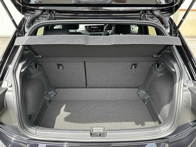 フォルクスワーゲン ＶＷ ポロ TSI Rライン 大阪府 2022(令4)年 1.1万km ディープブラックパールエフェクト ワンオーナー/純正HDDナビ/（BT/AppleCarPlay/AndroidAuto）/バックカメラ/レーダークルーズコントロール/レーンキープアシスト/ブラインドスポットモニター/アイドリングストップ/衝突被害軽減装置/前後コーナーセンサー/純正17インチAW/前後ドライブレコーダー/プッシュスタート/ETC/保証書/取扱説明書/スマートキー×２