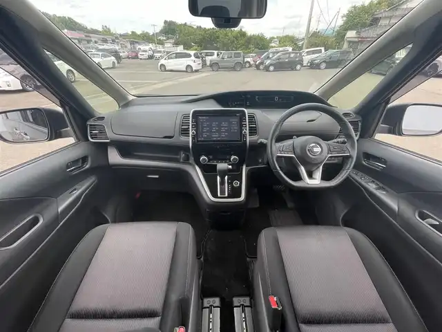 日産 セレナ ハイウェイスター 愛媛県 2017(平29)年 3.2万km ダイヤモンドブラック フリップダウンモニター/両側パワースライドドア/純正ナビ/CD/DVD/BD/BT/MSV/iPod/フルセグTV/ETC/バックカメラ/クルーズコントロール/LEDヘッドライト/オートライト/フォグランプ/純正フロアマット/純正16インチアルミホイール/盗難防止装置/衝突被害軽減システム/アイドリングストップ/3列シート/USB入力端子/プッシュスタート/スマートキー