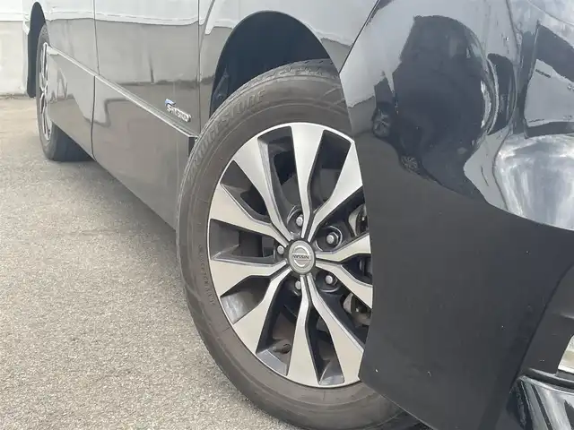 日産 セレナ ハイウェイスター 愛媛県 2017(平29)年 3.2万km ダイヤモンドブラック フリップダウンモニター/両側パワースライドドア/純正ナビ/CD/DVD/BD/BT/MSV/iPod/フルセグTV/ETC/バックカメラ/クルーズコントロール/LEDヘッドライト/オートライト/フォグランプ/純正フロアマット/純正16インチアルミホイール/盗難防止装置/衝突被害軽減システム/アイドリングストップ/3列シート/USB入力端子/プッシュスタート/スマートキー