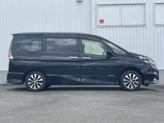 日産 セレナ ハイウェイスター 愛媛県 2017(平29)年 3.2万km ダイヤモンドブラック フリップダウンモニター/両側パワースライドドア/純正ナビ/CD/DVD/BD/BT/MSV/iPod/フルセグTV/ETC/バックカメラ/クルーズコントロール/LEDヘッドライト/オートライト/フォグランプ/純正フロアマット/純正16インチアルミホイール/盗難防止装置/衝突被害軽減システム/アイドリングストップ/3列シート/USB入力端子/プッシュスタート/スマートキー