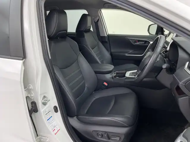 トヨタ ＲＡＶ４ ハイブリットG 群馬県 2020(令2)年 5万km ホワイトパールクリスタルシャイン 純正９型ナビ　フルセグＴＶ　バックカメラ　電動リアゲート　パワーシート　シートヒーター　ステアリングヒーター　衝突被害軽減ブレーキ　ルーフレール　ＬＥＤヘッドライト　前方ドラレコ　ＥＴＣ２．０　禁煙