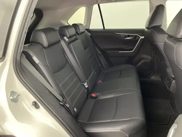トヨタ ＲＡＶ４ ハイブリットG 群馬県 2020(令2)年 5万km ホワイトパールクリスタルシャイン 純正９型ナビ　フルセグＴＶ　バックカメラ　電動リアゲート　パワーシート　シートヒーター　ステアリングヒーター　衝突被害軽減ブレーキ　ルーフレール　ＬＥＤヘッドライト　前方ドラレコ　ＥＴＣ２．０　禁煙