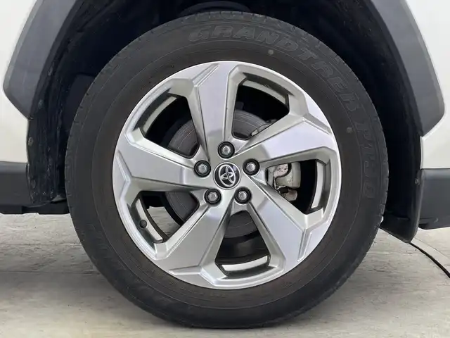 トヨタ ＲＡＶ４ ハイブリットG 群馬県 2020(令2)年 5万km ホワイトパールクリスタルシャイン 純正９型ナビ　フルセグＴＶ　バックカメラ　電動リアゲート　パワーシート　シートヒーター　ステアリングヒーター　衝突被害軽減ブレーキ　ルーフレール　ＬＥＤヘッドライト　前方ドラレコ　ＥＴＣ２．０　禁煙