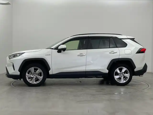トヨタ ＲＡＶ４ ハイブリットG 群馬県 2020(令2)年 5万km ホワイトパールクリスタルシャイン 純正９型ナビ　フルセグＴＶ　バックカメラ　電動リアゲート　パワーシート　シートヒーター　ステアリングヒーター　衝突被害軽減ブレーキ　ルーフレール　ＬＥＤヘッドライト　前方ドラレコ　ＥＴＣ２．０　禁煙