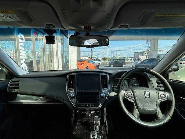 トヨタ クラウン アスリート S-T 埼玉県 2015(平27)年 8万km ホワイトパールクリスタルシャイン 純正ナビ/クルーズコントロール/前席パワーシート/ビルトインETC/ドライブレコーダー（FR）/LEDヘッドライト/LEDフォグランプ/ステアリングスイッチ/プッシュスタート/スマートキー/純正18インチアルミホイール/純正フロアマット/保証書/取扱説明書