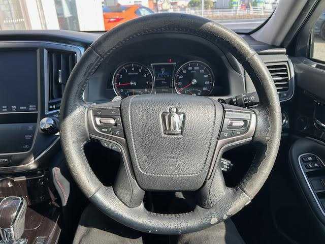 トヨタ クラウン アスリート S-T 埼玉県 2015(平27)年 8万km ホワイトパールクリスタルシャイン 純正ナビ/クルーズコントロール/前席パワーシート/ビルトインETC/ドライブレコーダー（FR）/LEDヘッドライト/LEDフォグランプ/ステアリングスイッチ/プッシュスタート/スマートキー/純正18インチアルミホイール/純正フロアマット/保証書/取扱説明書