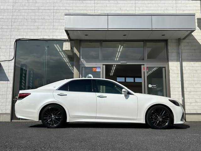 トヨタ クラウン アスリート S-T 埼玉県 2015(平27)年 8万km ホワイトパールクリスタルシャイン 純正ナビ/クルーズコントロール/前席パワーシート/ビルトインETC/ドライブレコーダー（FR）/LEDヘッドライト/LEDフォグランプ/ステアリングスイッチ/プッシュスタート/スマートキー/純正18インチアルミホイール/純正フロアマット/保証書/取扱説明書
