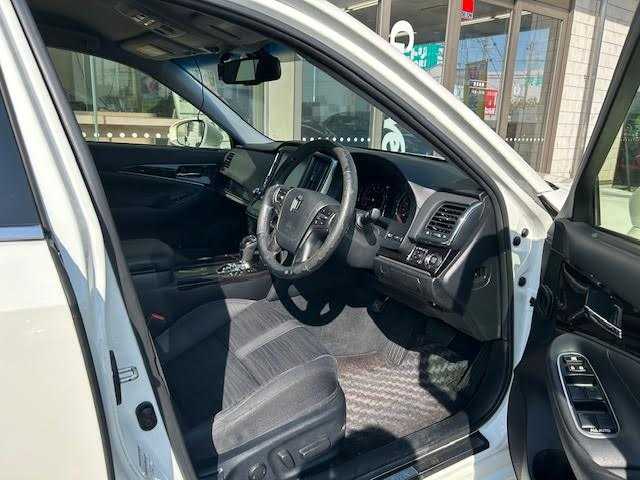 トヨタ クラウン アスリート S-T 埼玉県 2015(平27)年 8万km ホワイトパールクリスタルシャイン 純正ナビ/クルーズコントロール/前席パワーシート/ビルトインETC/ドライブレコーダー（FR）/LEDヘッドライト/LEDフォグランプ/ステアリングスイッチ/プッシュスタート/スマートキー/純正18インチアルミホイール/純正フロアマット/保証書/取扱説明書