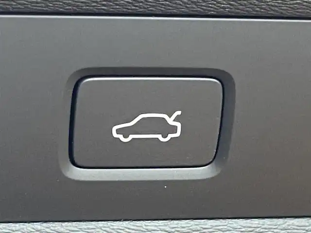 ボルボ ボルボ Ｖ９０ アルティメット B5 福岡県 2023(令5)年 0.8万km オニキスブラックP Ｇｏｏｇｌｅナビ　/パノラマＲ　/ＨＵＤ　/ＡＣＣ　/ｈａｍａｎＫａｒｄｏｎ　/シートＨ　/ベンチレーション　/ステアリングヒーター　/シートマッサージ　/３６０度カメラ　/パワーテールゲート　/ワイヤレス充電　/ＥＴＣ