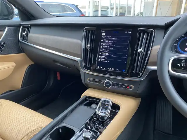 ボルボ ボルボ Ｖ９０ アルティメット B5 福岡県 2023(令5)年 0.8万km オニキスブラックP Ｇｏｏｇｌｅナビ　/パノラマＲ　/ＨＵＤ　/ＡＣＣ　/ｈａｍａｎＫａｒｄｏｎ　/シートＨ　/ベンチレーション　/ステアリングヒーター　/シートマッサージ　/３６０度カメラ　/パワーテールゲート　/ワイヤレス充電　/ＥＴＣ