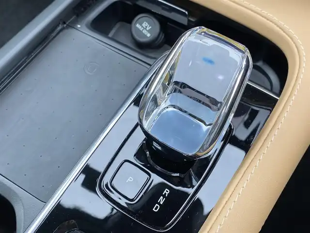 ボルボ ボルボ Ｖ９０ アルティメット B5 福岡県 2023(令5)年 0.8万km オニキスブラックP Ｇｏｏｇｌｅナビ　/パノラマＲ　/ＨＵＤ　/ＡＣＣ　/ｈａｍａｎＫａｒｄｏｎ　/シートＨ　/ベンチレーション　/ステアリングヒーター　/シートマッサージ　/３６０度カメラ　/パワーテールゲート　/ワイヤレス充電　/ＥＴＣ