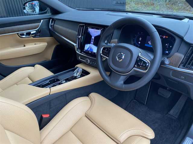 ボルボ ボルボ Ｖ９０ アルティメット B5 福岡県 2023(令5)年 0.8万km オニキスブラックP Ｇｏｏｇｌｅナビ　/パノラマＲ　/ＨＵＤ　/ＡＣＣ　/ｈａｍａｎＫａｒｄｏｎ　/シートＨ　/ベンチレーション　/ステアリングヒーター　/シートマッサージ　/３６０度カメラ　/パワーテールゲート　/ワイヤレス充電　/ＥＴＣ
