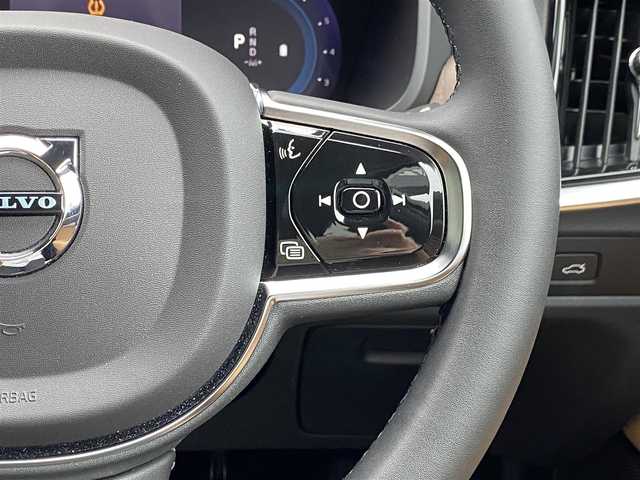 ボルボ ボルボ Ｖ９０ アルティメット B5 福岡県 2023(令5)年 0.8万km オニキスブラックP Ｇｏｏｇｌｅナビ　/パノラマＲ　/ＨＵＤ　/ＡＣＣ　/ｈａｍａｎＫａｒｄｏｎ　/シートＨ　/ベンチレーション　/ステアリングヒーター　/シートマッサージ　/３６０度カメラ　/パワーテールゲート　/ワイヤレス充電　/ＥＴＣ