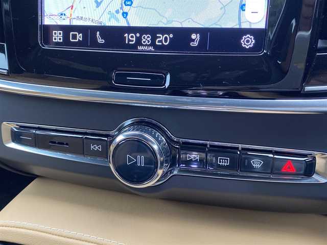 ボルボ ボルボ Ｖ９０ アルティメット B5 福岡県 2023(令5)年 0.8万km オニキスブラックP Ｇｏｏｇｌｅナビ　/パノラマＲ　/ＨＵＤ　/ＡＣＣ　/ｈａｍａｎＫａｒｄｏｎ　/シートＨ　/ベンチレーション　/ステアリングヒーター　/シートマッサージ　/３６０度カメラ　/パワーテールゲート　/ワイヤレス充電　/ＥＴＣ