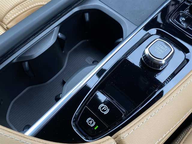 ボルボ ボルボ Ｖ９０ アルティメット B5 福岡県 2023(令5)年 0.8万km オニキスブラックP Ｇｏｏｇｌｅナビ　/パノラマＲ　/ＨＵＤ　/ＡＣＣ　/ｈａｍａｎＫａｒｄｏｎ　/シートＨ　/ベンチレーション　/ステアリングヒーター　/シートマッサージ　/３６０度カメラ　/パワーテールゲート　/ワイヤレス充電　/ＥＴＣ