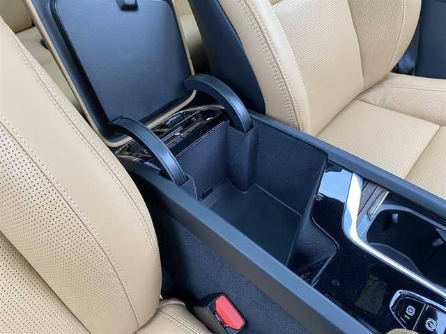 ボルボ ボルボ Ｖ９０ アルティメット B5 福岡県 2023(令5)年 0.8万km オニキスブラックP Ｇｏｏｇｌｅナビ　/パノラマＲ　/ＨＵＤ　/ＡＣＣ　/ｈａｍａｎＫａｒｄｏｎ　/シートＨ　/ベンチレーション　/ステアリングヒーター　/シートマッサージ　/３６０度カメラ　/パワーテールゲート　/ワイヤレス充電　/ＥＴＣ