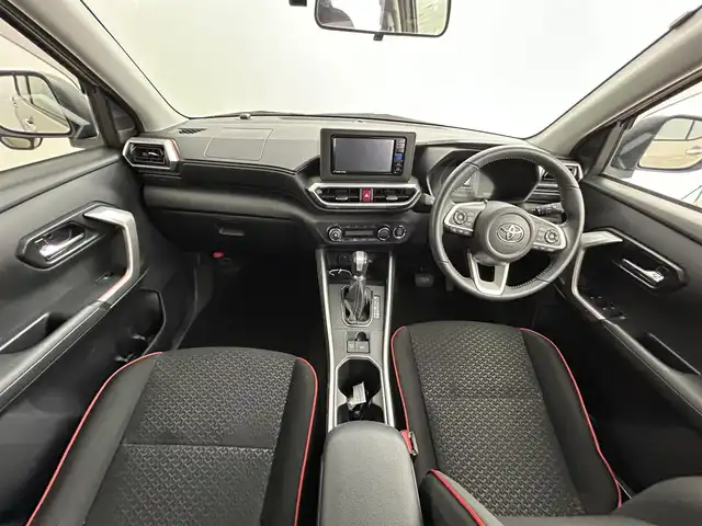トヨタ ライズ Z 道央・札幌 2022(令4)年 2.6万km ナチュラルベージュマイカM ・４WD/・DOPメモリーナビ（NMZK-W73D）/　CD/DVD/SD/USB/BT/フルセグTV/・ステアリングスイッチ/・パノラミックビューモニター/・ビルトインETC /・ドライブレコーダー前後/・純正エンジンスターター/・ワイヤレス充電/・衝突被害軽減ブレーキ/・クリアランスソナー/・アダプティブクルーズコントロール/・アイドリングストップ/・ブレーキホールド/・横滑り防止防止装置/・オートライト/・LEDヘッドライト＆フォグランプ/・ウィンカーミラー/・オートリトラクタブルミラー/・D+N席シートヒーター/・純正１７インチAW/・純正フロアマット/・プッシュスタート/・スマートキー