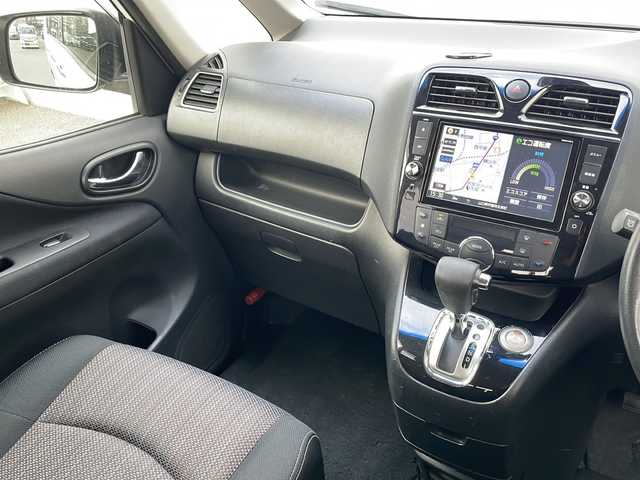 日産 セレナ HWS S HV Vセレ +Sefty 山口県 2015(平27)年 8万km ブリリアントホワイトパール (株)IDOMが運営する【じしゃロン宇部店】の自社ローン専用車両になります。こちらは現金またはオートローンご利用時の価格です。自社ローンご希望の方は別途その旨お申付け下さい。/純正ナビ(MM514D-L)　/全方位カメラ　/クルーズコントロール　/純正フロアマット　/社外アルミホイール　/横滑り防止装置　/レーンキープアシスト　/コーナーセンサー　/ＬＥＤヘッドライト　/衝突軽減システム　/ＥＴＣ