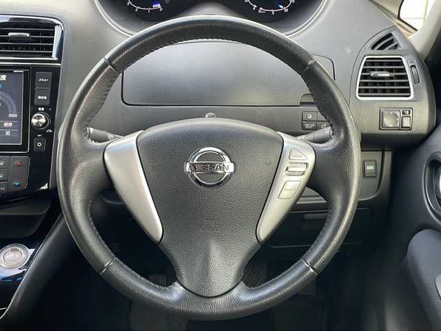 日産 セレナ HWS S HV Vセレ +Sefty 山口県 2015(平27)年 8万km ブリリアントホワイトパール (株)IDOMが運営する【じしゃロン宇部店】の自社ローン専用車両になります。こちらは現金またはオートローンご利用時の価格です。自社ローンご希望の方は別途その旨お申付け下さい。/純正ナビ(MM514D-L)　/全方位カメラ　/クルーズコントロール　/純正フロアマット　/社外アルミホイール　/横滑り防止装置　/レーンキープアシスト　/コーナーセンサー　/ＬＥＤヘッドライト　/衝突軽減システム　/ＥＴＣ