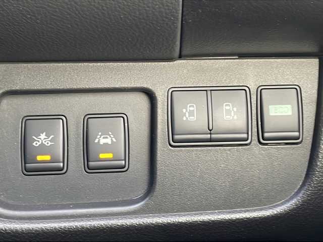 日産 セレナ HWS S HV Vセレ +Sefty 山口県 2015(平27)年 8万km ブリリアントホワイトパール (株)IDOMが運営する【じしゃロン宇部店】の自社ローン専用車両になります。こちらは現金またはオートローンご利用時の価格です。自社ローンご希望の方は別途その旨お申付け下さい。/純正ナビ(MM514D-L)　/全方位カメラ　/クルーズコントロール　/純正フロアマット　/社外アルミホイール　/横滑り防止装置　/レーンキープアシスト　/コーナーセンサー　/ＬＥＤヘッドライト　/衝突軽減システム　/ＥＴＣ