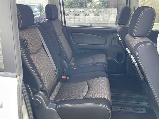 日産 セレナ HWS S HV Vセレ +Sefty 山口県 2015(平27)年 8万km ブリリアントホワイトパール (株)IDOMが運営する【じしゃロン宇部店】の自社ローン専用車両になります。こちらは現金またはオートローンご利用時の価格です。自社ローンご希望の方は別途その旨お申付け下さい。/純正ナビ(MM514D-L)　/全方位カメラ　/クルーズコントロール　/純正フロアマット　/社外アルミホイール　/横滑り防止装置　/レーンキープアシスト　/コーナーセンサー　/ＬＥＤヘッドライト　/衝突軽減システム　/ＥＴＣ