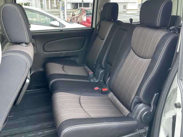 日産 セレナ HWS S HV Vセレ +Sefty 山口県 2015(平27)年 8万km ブリリアントホワイトパール (株)IDOMが運営する【じしゃロン宇部店】の自社ローン専用車両になります。こちらは現金またはオートローンご利用時の価格です。自社ローンご希望の方は別途その旨お申付け下さい。/純正ナビ(MM514D-L)　/全方位カメラ　/クルーズコントロール　/純正フロアマット　/社外アルミホイール　/横滑り防止装置　/レーンキープアシスト　/コーナーセンサー　/ＬＥＤヘッドライト　/衝突軽減システム　/ＥＴＣ