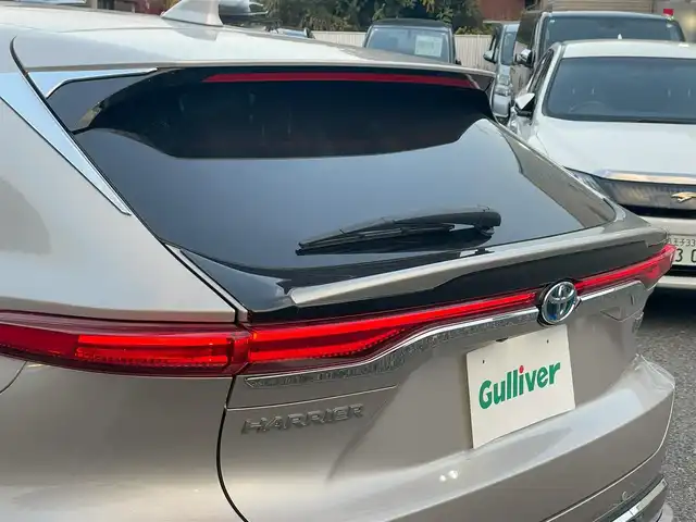 トヨタ ハリアー ハイブリッド Z 東京都 2022(令4)年 5.7万km スティールブロンドM ワンオーナー/12.3型ディスプレイオーディオナビ・フルセグTV/JBLプレミアムサウンドシステム(9スピーカー)/パノラミックビューモニター/AC100V／1500W/【MODELLISTAパーツ】/・フロントスポイラー（LED付）/・サイドスカート/・リヤスタイリングキット（リヤスカート＋マフラーエクステンション）/・フロントグリルガーニッシュ/・バックドアエアロプレート/・バックドアガーニッシュ/・シグネチャーイルミグリル/・バックドアスポイラー/ToyotaSafetySense/BSM/HUD/純正エンジンスターター/スマートキー×2