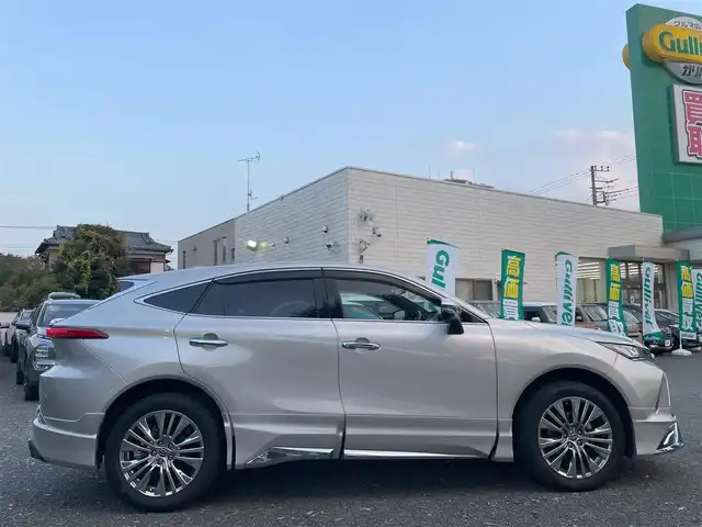 トヨタ ハリアー ハイブリッド Z 東京都 2022(令4)年 5.7万km スティールブロンドM ワンオーナー/12.3型ディスプレイオーディオナビ・フルセグTV/JBLプレミアムサウンドシステム(9スピーカー)/パノラミックビューモニター/AC100V／1500W/【MODELLISTAパーツ】/・フロントスポイラー（LED付）/・サイドスカート/・リヤスタイリングキット（リヤスカート＋マフラーエクステンション）/・フロントグリルガーニッシュ/・バックドアエアロプレート/・バックドアガーニッシュ/・シグネチャーイルミグリル/・バックドアスポイラー/ToyotaSafetySense/BSM/HUD/純正エンジンスターター/スマートキー×2