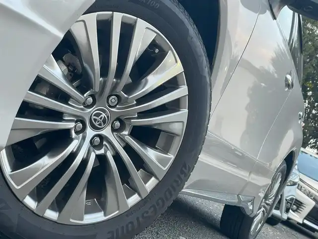 トヨタ ハリアー ハイブリッド Z 東京都 2022(令4)年 5.7万km スティールブロンドM ワンオーナー/12.3型ディスプレイオーディオナビ・フルセグTV/JBLプレミアムサウンドシステム(9スピーカー)/パノラミックビューモニター/AC100V／1500W/【MODELLISTAパーツ】/・フロントスポイラー（LED付）/・サイドスカート/・リヤスタイリングキット（リヤスカート＋マフラーエクステンション）/・フロントグリルガーニッシュ/・バックドアエアロプレート/・バックドアガーニッシュ/・シグネチャーイルミグリル/・バックドアスポイラー/ToyotaSafetySense/BSM/HUD/純正エンジンスターター/スマートキー×2