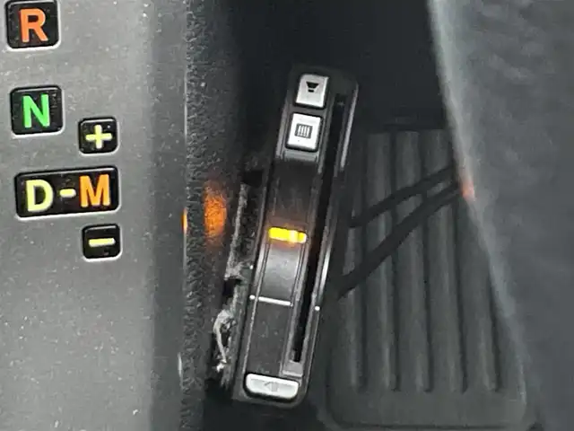 トヨタ ノア X スペシャルエディション 滋賀県 2013(平25)年 9.2万km グレーメタリック 純正ナビ/【Bluetooth/フルセグTV/CD/DVD】/純正フリップダウンモニター/ETC/バックカメラ/両側パワースライドドア/HIDヘッドライト/オートライト/ステアリングスイッチ/スマートキー