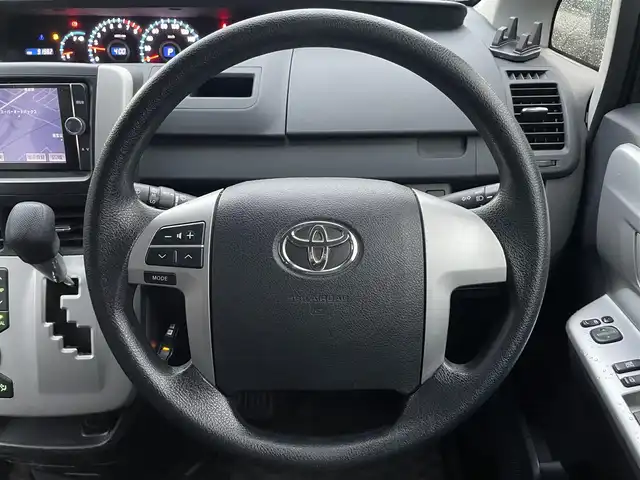 トヨタ ノア X スペシャルエディション 滋賀県 2013(平25)年 9.2万km グレーメタリック 純正ナビ/【Bluetooth/フルセグTV/CD/DVD】/純正フリップダウンモニター/ETC/バックカメラ/両側パワースライドドア/HIDヘッドライト/オートライト/ステアリングスイッチ/スマートキー