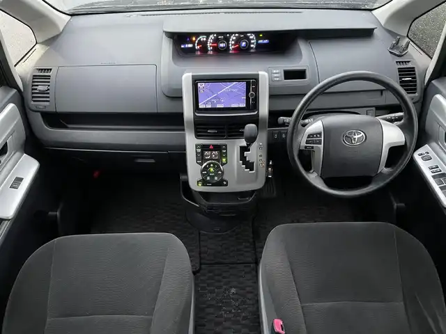 トヨタ ノア X スペシャルエディション 滋賀県 2013(平25)年 9.2万km グレーメタリック 純正ナビ/【Bluetooth/フルセグTV/CD/DVD】/純正フリップダウンモニター/ETC/バックカメラ/両側パワースライドドア/HIDヘッドライト/オートライト/ステアリングスイッチ/スマートキー