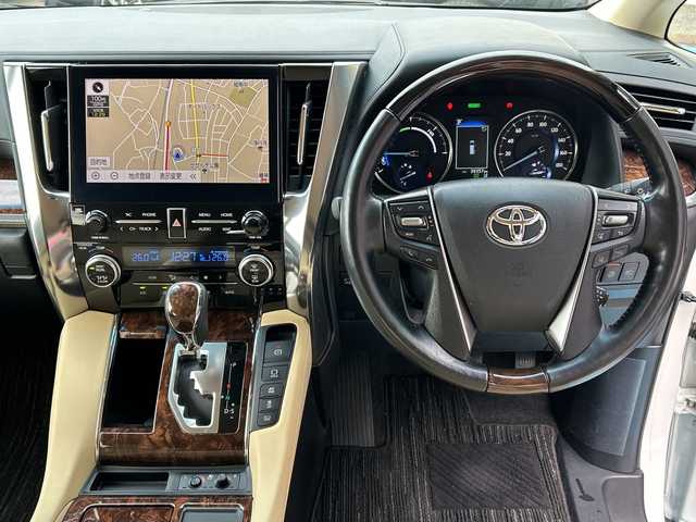 トヨタ アルファードハイブリット G Fパッケージ 広島県 2021(令3)年 4万km ホワイトパールクリスタルシャイン 禁煙/トヨタセーフティセンス/・プリクラッシュセーフティ/・LDA/・オートマチックハイビーム/・レーダークルーズコントロール/・先行車発進お知らせ/クリアランスソナー/BSM/RCTA/デジタルインナーミラー/JBLプレミアムサウンド/メーカーナビ/・フルセグ/CD/DVD/Bluetooth/パノラミックビューモニター/ステアリングヒーター/ステアリングスイッチ/シートヒーター/ベンチレーション/パワーシート/シートメモリー/電動パーキングブレーキ/ブレーキホールド/3眼LEDヘッドライト/フォグランプ/電動格納ウィンカーミラー/AC1500W電源/前後ドライブレコーダー（DC-DR652）/ETC2.0/純正フロアマット/W+サイド+カーテンエアバック
