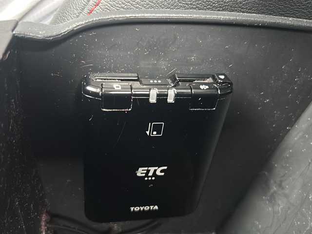 トヨタ ハイラックス Z GRスポーツ 岐阜県 2022(令4)年 3.4万km アティチュードブラックマイカ ワンオーナー/純正ナビ/Bluetooth/AM/FM/USB/Miracast/バックカメラ/ETC/パドルシフト/アダプティブクルーズコントロール/前後ドライブレコーダー/ハーフレザーシート/プッシュスタート/スマートキー/パワーシート(前席)/オートライト/オートエアコン/横滑り防止装置/プリクラッシュセーフティー/クリアランスソナー/レーンディパーチャーアラート/ロードサインアシスト/アイドリングストップ/先行車発進告知/排出ガス洗浄装置装着車/純正フロアマット