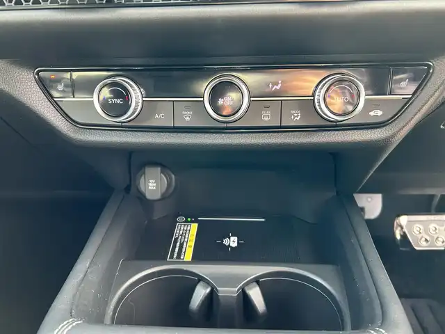 ホンダ ＺＲ－Ｖ ハイブリッド e:HEV Z 富山県 2022(令4)年 2万km クリスタルブラックパール 4WD/純正SDナビ/(AM/FM/BT/USB)/フルセグTV/カメラ(バック、全方位)/Honda CONNECT/BOSEサウンド/ブラインドスポットモニター/ワイヤレス充電器/レーダークルーズコントロール/衝突軽減システム/レーンキープアシスト/オートマチックハイビーム/コーナーセンサー/ダウンヒルアシストコントロール/後退出庫サポート/パドルシフト/ETC2.0/ドライブレコーダー　前後/シートヒーター　運転席+助手席/パワーシート　運転席+助手席/レザーシート/電動リアゲート/純正AW/フロアマット純正/スマートキー×2/取扱説明書/保証書