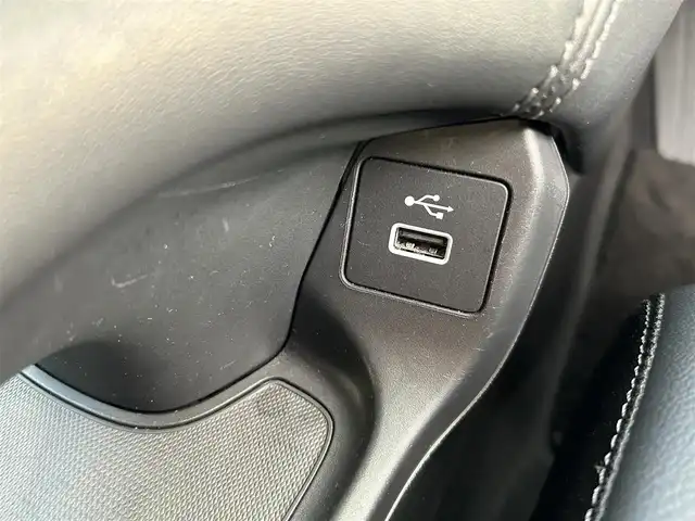 ホンダ ＺＲ－Ｖ ハイブリッド e:HEV Z 富山県 2022(令4)年 2万km クリスタルブラックパール 4WD/純正SDナビ/(AM/FM/BT/USB)/フルセグTV/カメラ(バック、全方位)/Honda CONNECT/BOSEサウンド/ブラインドスポットモニター/ワイヤレス充電器/レーダークルーズコントロール/衝突軽減システム/レーンキープアシスト/オートマチックハイビーム/コーナーセンサー/ダウンヒルアシストコントロール/後退出庫サポート/パドルシフト/ETC2.0/ドライブレコーダー　前後/シートヒーター　運転席+助手席/パワーシート　運転席+助手席/レザーシート/電動リアゲート/純正AW/フロアマット純正/スマートキー×2/取扱説明書/保証書