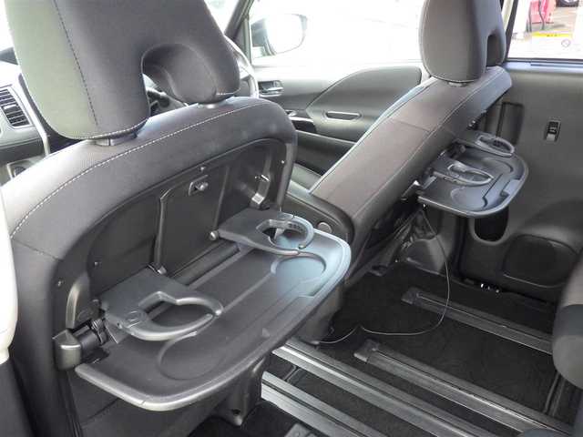 日産 セレナ ハイウェイスター G 千葉県 2016(平28)年 4万km ダイヤモンドブラック エマージェンシーブレーキ/プロパイロット/インテリジェントクルーズコントロール/インテリジェントルームミラー/ハンスフリー両側パワースライドドア/社外SDナビ/地デジTV/【DVD/CD再生機能　Bluetooth接続】/アラウンドビューモニター/ドライブレコーダー/ETC（2.0）/LEDヘッドライト/コーナーセンサー/純正16インチアルミホイル/サイド/カーテンエアバッグ/インテリジェントキー