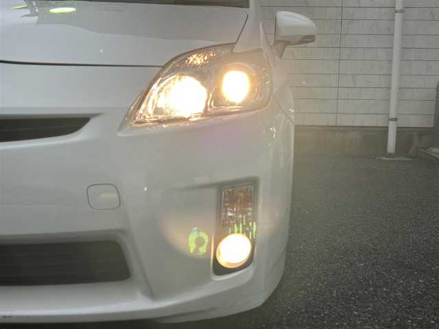 トヨタ プリウス S 福岡県 2010(平22)年 8.2万km ホワイトパールクリスタルシャイン ワンオーナー/純正メモリナビ/　（AM/FM/CD/DVD/ワンセグTV）/バックカメラ/オートライト/ビルトインETC/ドアバイザー/純正フロアマット/電格ウインカーミラー/プッシュスタート/ISOFIX/盗難防止装置/電源ソケット×1/スペアキー×1/保証書/取扱説明書/ナビ取扱説明書