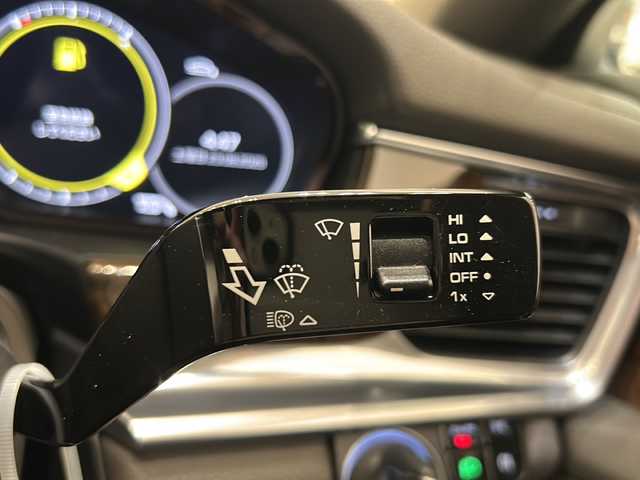 ポルシェ パナメーラ 4S 新潟県 2017(平29)年 4.6万km ジェットブラック スポーツエグゾーストシステム/・スポーツテールパイプ（シルバー）/ポルシェアクティブサスペンション/エントリードライブ/サラウンドアシスト/レーンキープアシスト/レーンチェンジアシスト/パーキングアシスト/パークディスタンコントロール/LEDマトリックスヘッドライト/ハイビームアシスト/ブラックレザー/シートヒーター（全席）/純正HDDナビ/・Bluetooth/ラジオ/AUX/BOSEサウンドシステム/リアビューカメラ/ドライブレコーダー/ETC2.0/クルーズコントロール/パドルシフト/純正20インチアルミホイール/純正フロアマット/ISOFIX