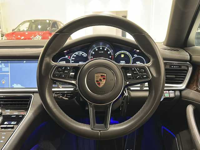 ポルシェ パナメーラ 4S 新潟県 2017(平29)年 4.6万km ジェットブラック スポーツエグゾーストシステム/・スポーツテールパイプ（シルバー）/ポルシェアクティブサスペンション/エントリードライブ/サラウンドアシスト/レーンキープアシスト/レーンチェンジアシスト/パーキングアシスト/パークディスタンコントロール/LEDマトリックスヘッドライト/ハイビームアシスト/ブラックレザー/シートヒーター（全席）/純正HDDナビ/・Bluetooth/ラジオ/AUX/BOSEサウンドシステム/リアビューカメラ/ドライブレコーダー/ETC2.0/クルーズコントロール/パドルシフト/純正20インチアルミホイール/純正フロアマット/ISOFIX