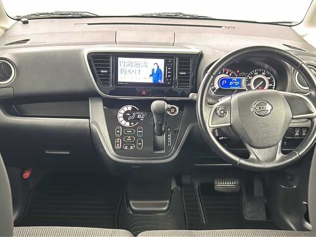 日産 デイズ ルークス ハイウェイスターターボ 茨城県 2014(平26)年 5.8万km ブラック 社外ナビ　/全周囲カメラ　/両側パワースライドドア/衝突軽減ブレーキ　/踏み間違い衝突防止装置　/プッシュスタート　/スマートキー　/ステアリングスイッチ　/デジタルインナーミラー　/純正１５インチアルミホイール　/禁煙車