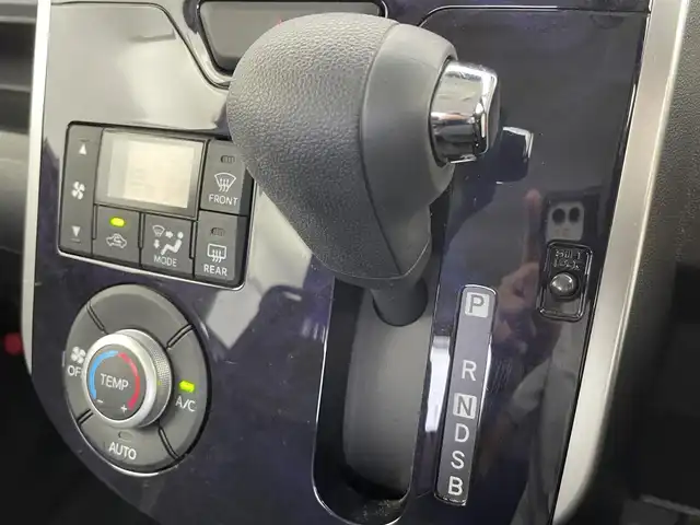 ダイハツ タント カスタム X トップED SA Ⅲ 富山県 2018(平30)年 2.8万km パールホワイトⅢ 純正ナビ（AM/FM/CD/DVD/BT）/フルセグTV/バックカメラ/社外AW付き冬タイヤ積込/片側パワースライドドア/衝突被害軽減ブレーキ/レーンキープアシスト/オートマチックハイビーム/LEDヘッドライト/コーナーセンサー/スマートキー/プッシュスタート/純正フロアマット/アイドリングストップ/ドアバイザー